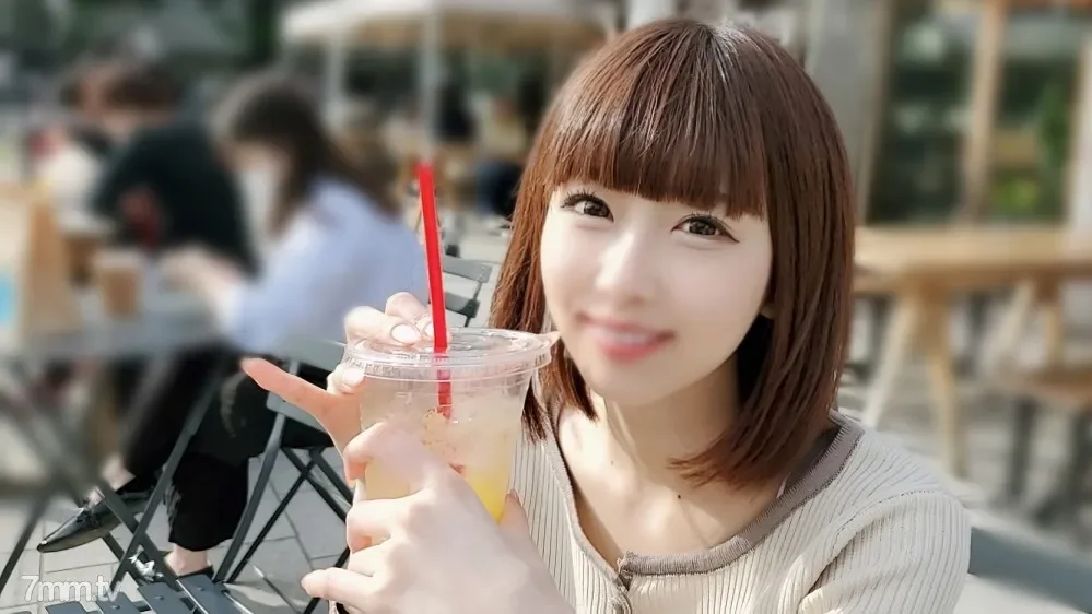 FC2-PPV-1861016 Appearance! !! Limited number Uncensored  The beautiful girl I met by chance in the city was an active female college student ... I felt like I could never meet again and vaginal cum shot! !!