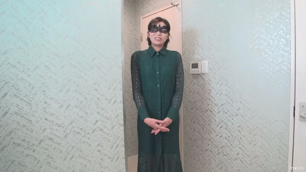 FC2-PPV-1730787 First shot  Cum shot to a beautiful mature woman of 65 years old who is too beautiful ☆ Former midwife A married woman with outstanding style calls her husband during sex and cum shot "I am 65 years old, but I want to shine again as