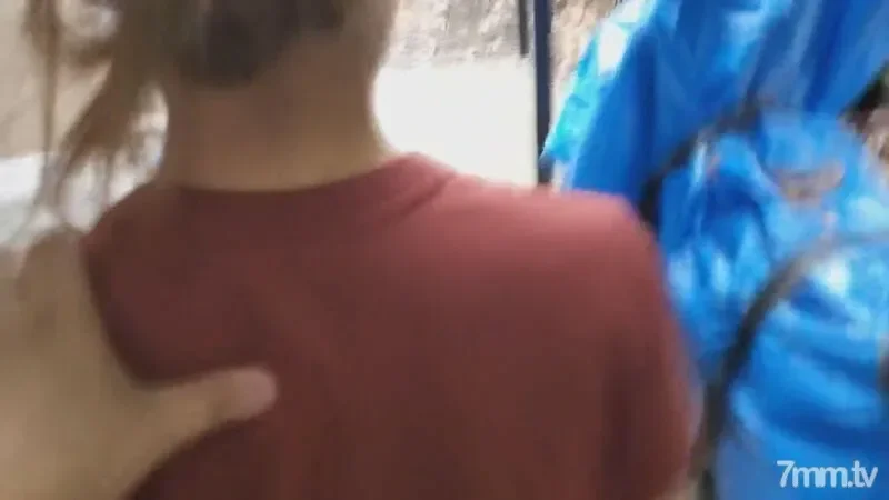 FC2-PPV-2352175 Seen by the neighbors of the house Face out  Despair of the wife who goes up to the house and oozes with other people's liquid in the living room full of life. 25 minutes