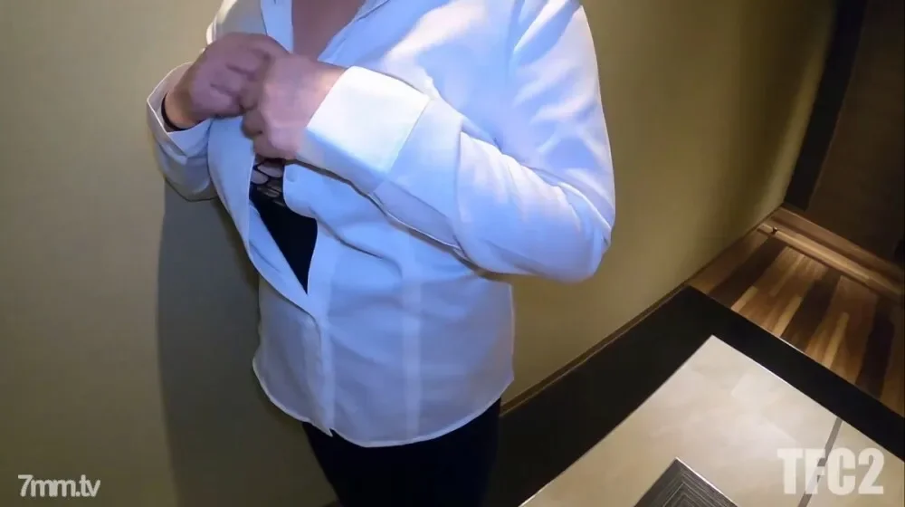 FC2-PPV-1537922 Personal shooting  After work, I had sex with an insurance saleswoman at a love hotel to make a baby! She was wearing fishnet stockings and her slutty play was the best! I creampied her mature pussy!