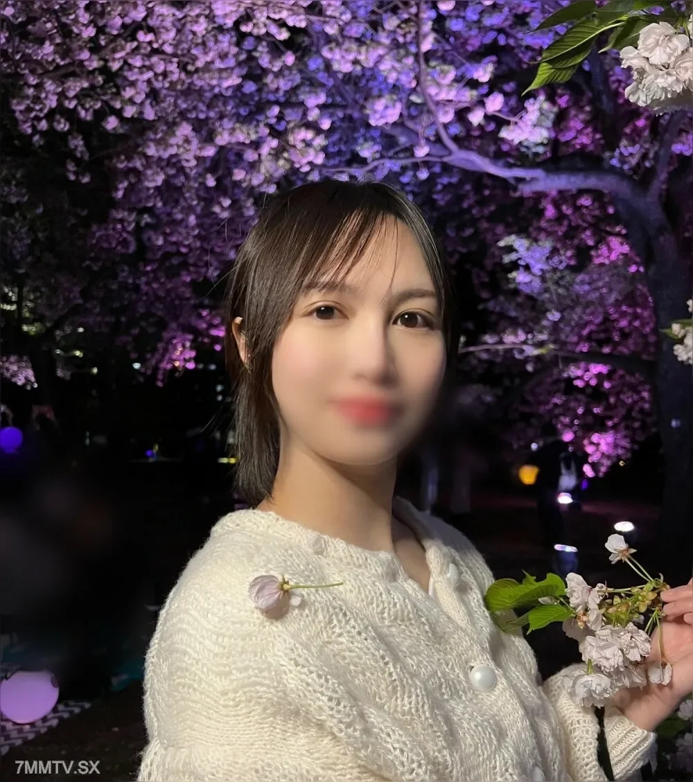 FC2-PPV-3258033 [Complete Appearance] [First Shooting] Our first date with the cherry blossoms dancing at night Bus guide Manami-chan GoTo travel to a decachin launch tour ♡