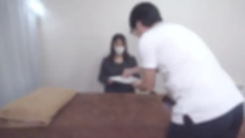 FC2-PPV-4692457 Sale on new products at half price until 6/1! No/SEX  A housewife in her mid-40s with two husbands came to the store by online reservation. The mature and voluptuous wife seemed tired from playcare, so we gave her a shiatsu massage an...