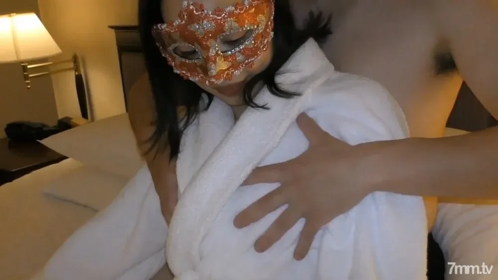 FC2-PPV-1589918 Personal shooting  A wife who becomes a victim when her husband's winter bonus is drastically cut. And the 27-year-old's body, which was highly valued by an expert, was extremely sensitive.