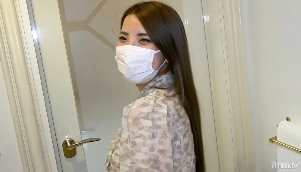 FC2-PPV-3073926 No  Do you like beautiful older sisters? Outstanding style and super beautiful legs ♥ Tsundere beauty esthetician! *Review benefits/high image quality Ver.