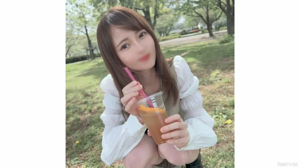 FC2-PPV-4452689 First shoot/look! Limited to 3 days! A small and cute hostess, he is so weak and cannot be pushed by his extremely low male experience... He continues to insert and is rejected, so he continues to insert and is unable to proceed into ...