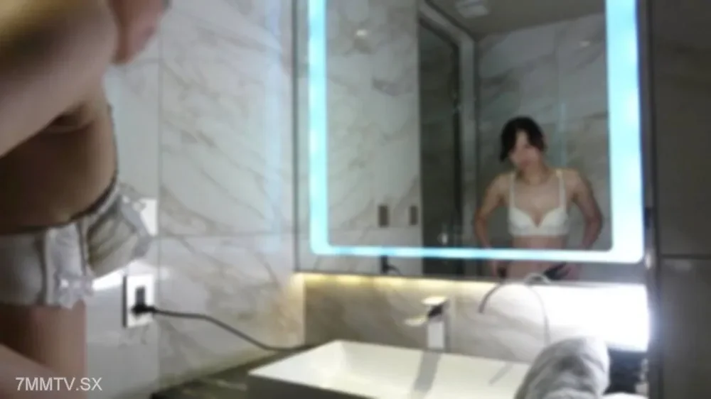 FC2-PPV-4788732 A master in the world of love and film, his personal impressions of clothing, his five-man football training, his skin is white, his body is beautiful as a high-level challenger, and his semen is accumulated and other things are expos...