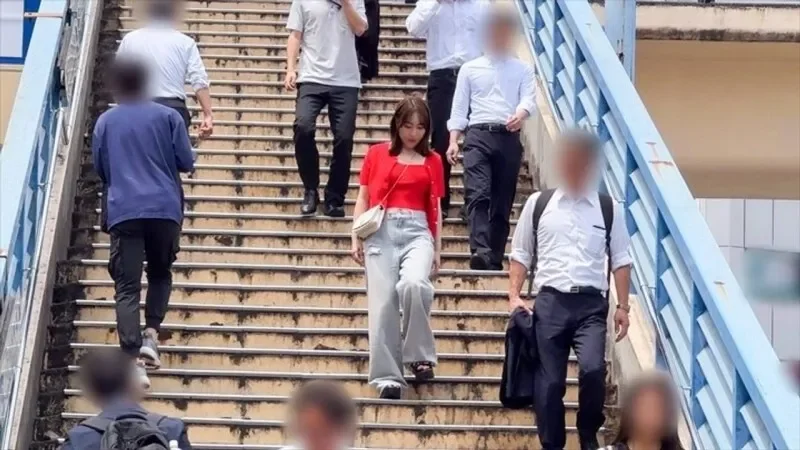 FC2-PPV-4802106 Street snap → raw sex  Picking up and filming a big-breasted, super cute college girl + raw creampie as a reward