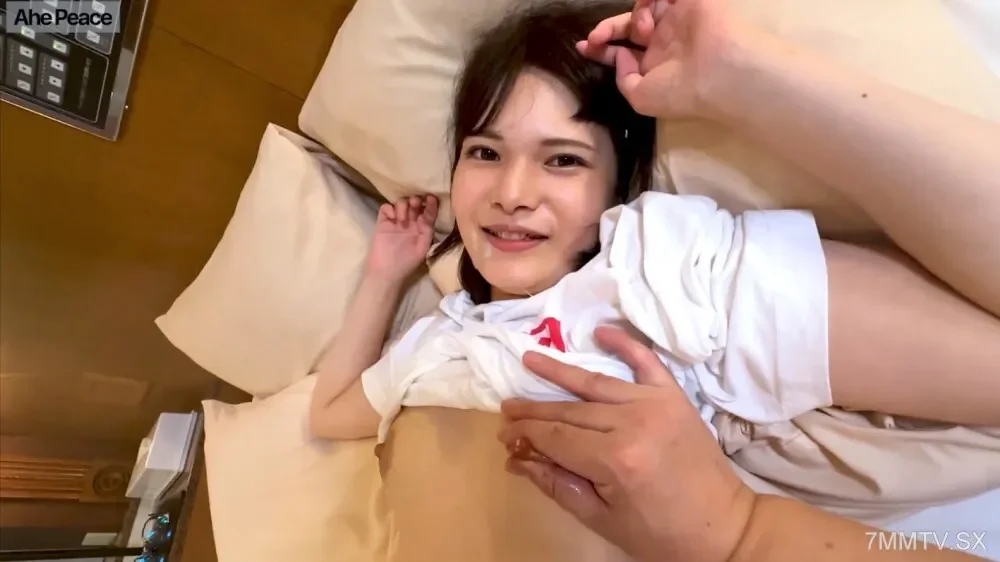 FC2-PPV-4658854 Mana-chan  Mana-chan  at the age of 18, a collection of idols that are accepted and received in the same work, Ryoso Shuji in the same work, and a lot of laughs when I see eroticism comprehensive review  Kore  Kore