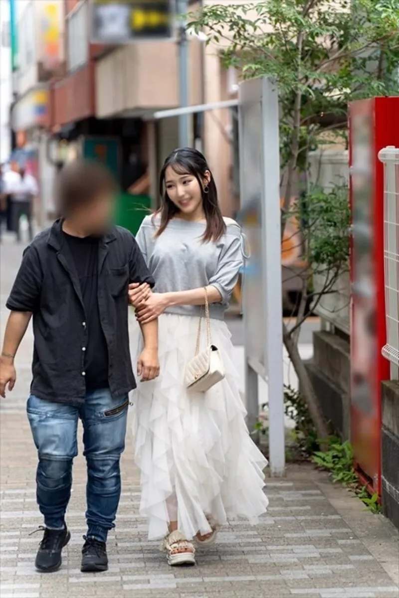 FC2-PPV-4813291 SEX NTR  Called by a macho sex friend during a date and creampied Super crazy private shoot