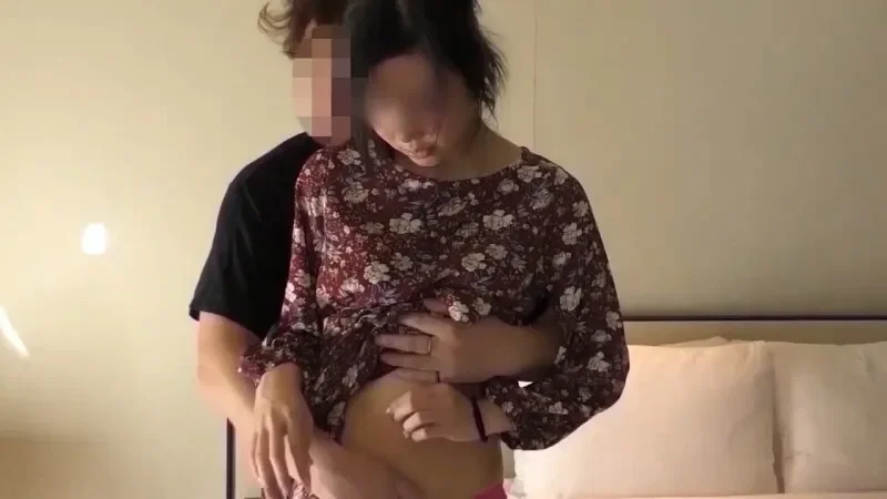 FC2-PPV-4704064 Limited sale for 5 days, re-edited version, thin face mosaic  A young wife with two husbands seems to want a third, so she let me cum inside her, re-edited version