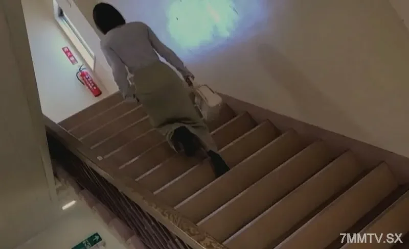 FC2-PPV-3181075 [Individual] If you stir the hole of the petite wife of de M, it will no longer be painful, but it will turn into bliss.