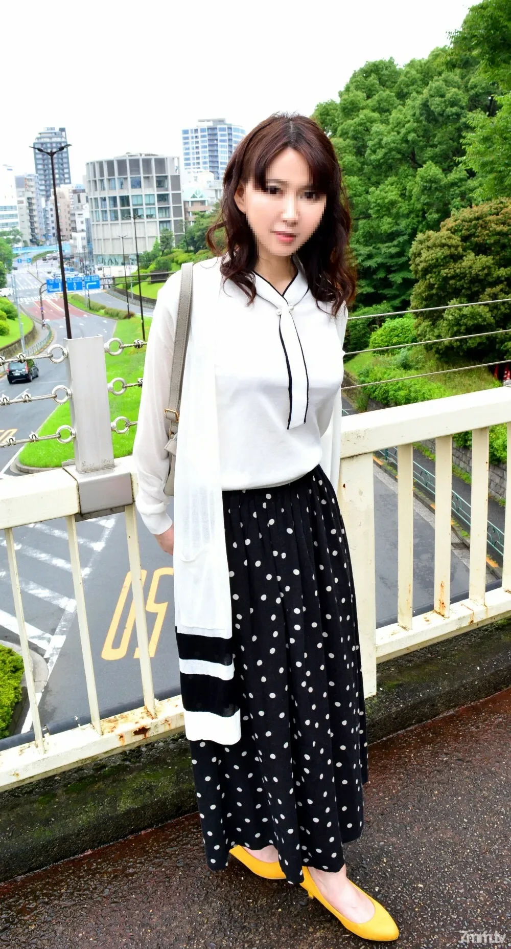 FC2-PPV-1563713 Individual  A beautiful wife with a well-trained figure, 52 years old, is played to have sex with another man until she is on the verge of self-destruction Special price for the first time