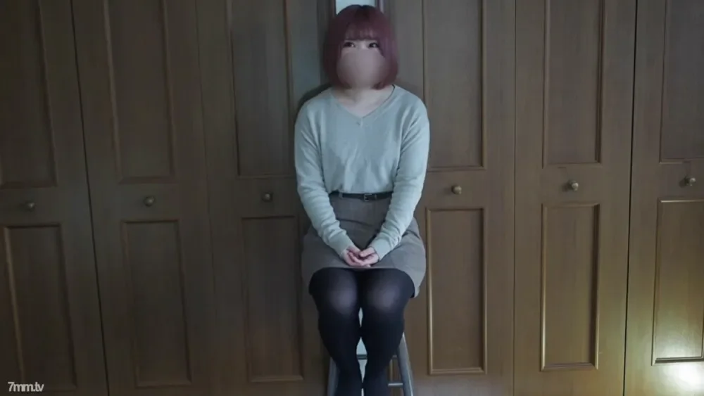 FC2-PPV-1612767 fc2-ppv 1612767 [Personal shooting] First shot ★ Yukimi 23-year-old restaurant clerk!  - An amateur girl with red-haired shaved pussy will take her first POV and vaginal cum shot in her life!