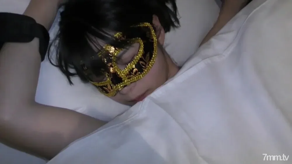 FC2-PPV-1631676 [Personal shooting] The tongues and meat sticks of three men attack the wife's erogenous zones one after another!  - !