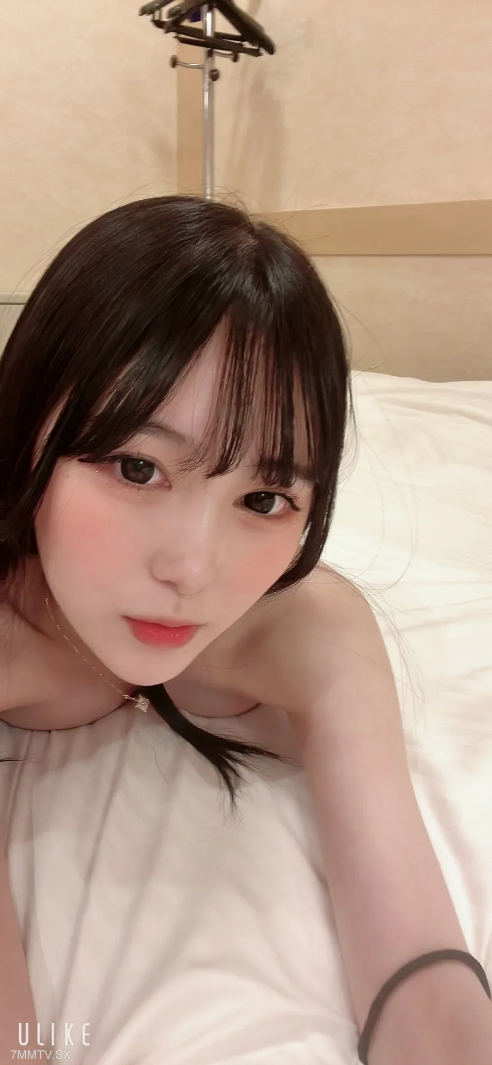 FC2-PPV-3732066 4th part work of the 20-year-old mass creampie of the idol Naejo Hina, who plays the role of a swimmer and plays the role of Kakuiro Sakai