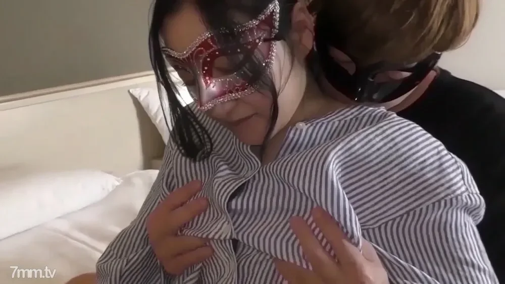 FC2-PPV-3068951 [Individual Shooting / Set Sale] Glossy Erotic Married Woman Cuckolded at a City Hotel in the Daytime with Her Husband's Approval Complete Edition