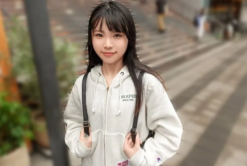 [SIRO-5650] Watch the Reiwa generation’s sex! A charming 19-year-old from a famous theme park eager to explore her high sexual potential!